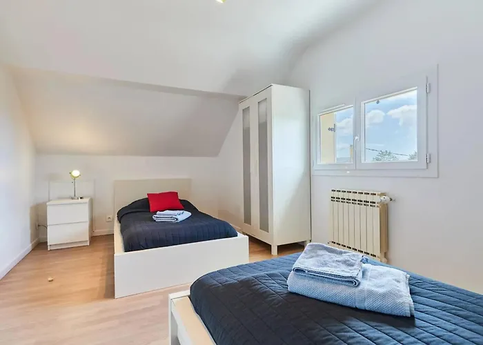 Familiale à - 6 Personnes *