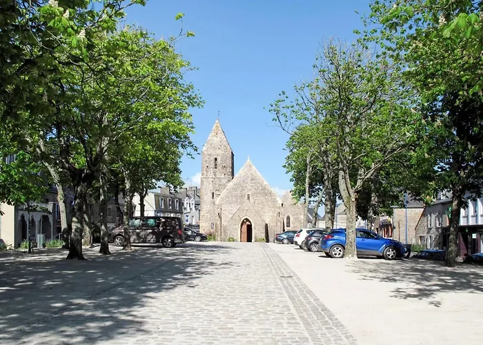 Familiale à - 6 Personnes *